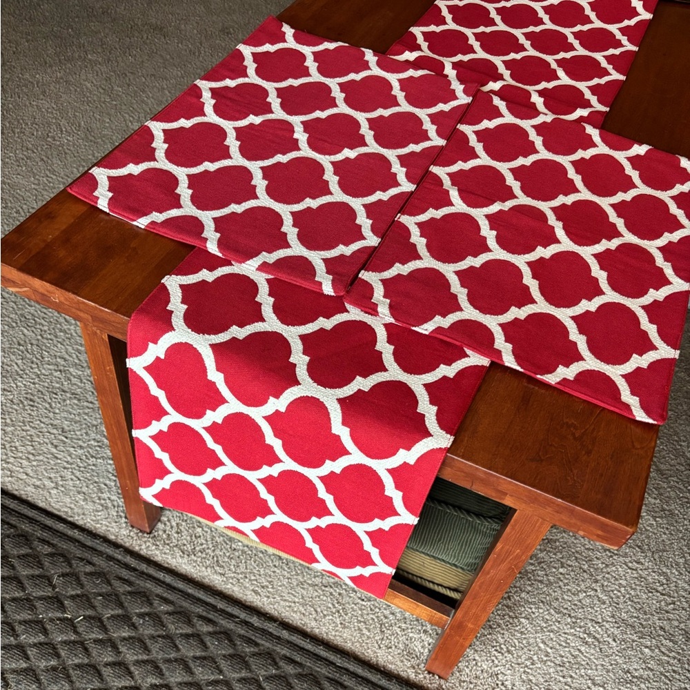 Sonoma Table Runner & Placemats. Set of 3 pieces